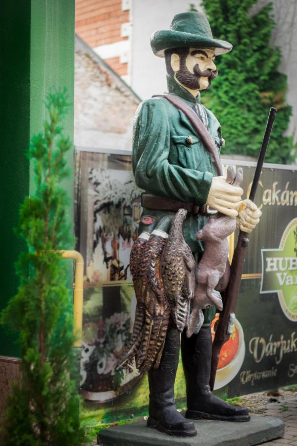 Hubert Varga Komárno エクステリア 写真